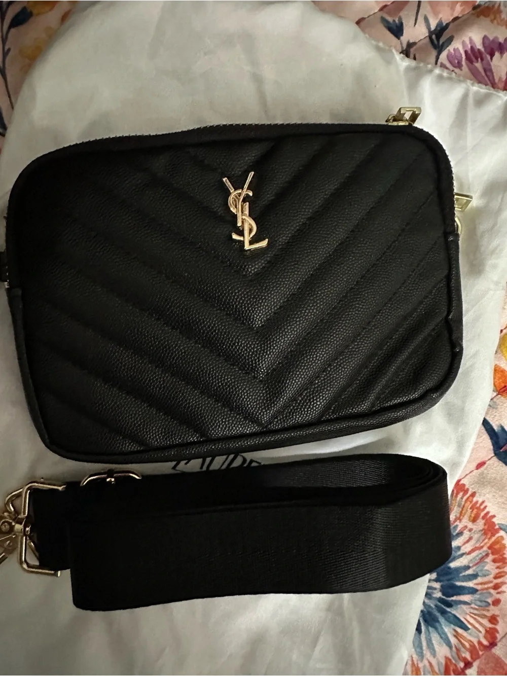 The Unbranded Brand compact black